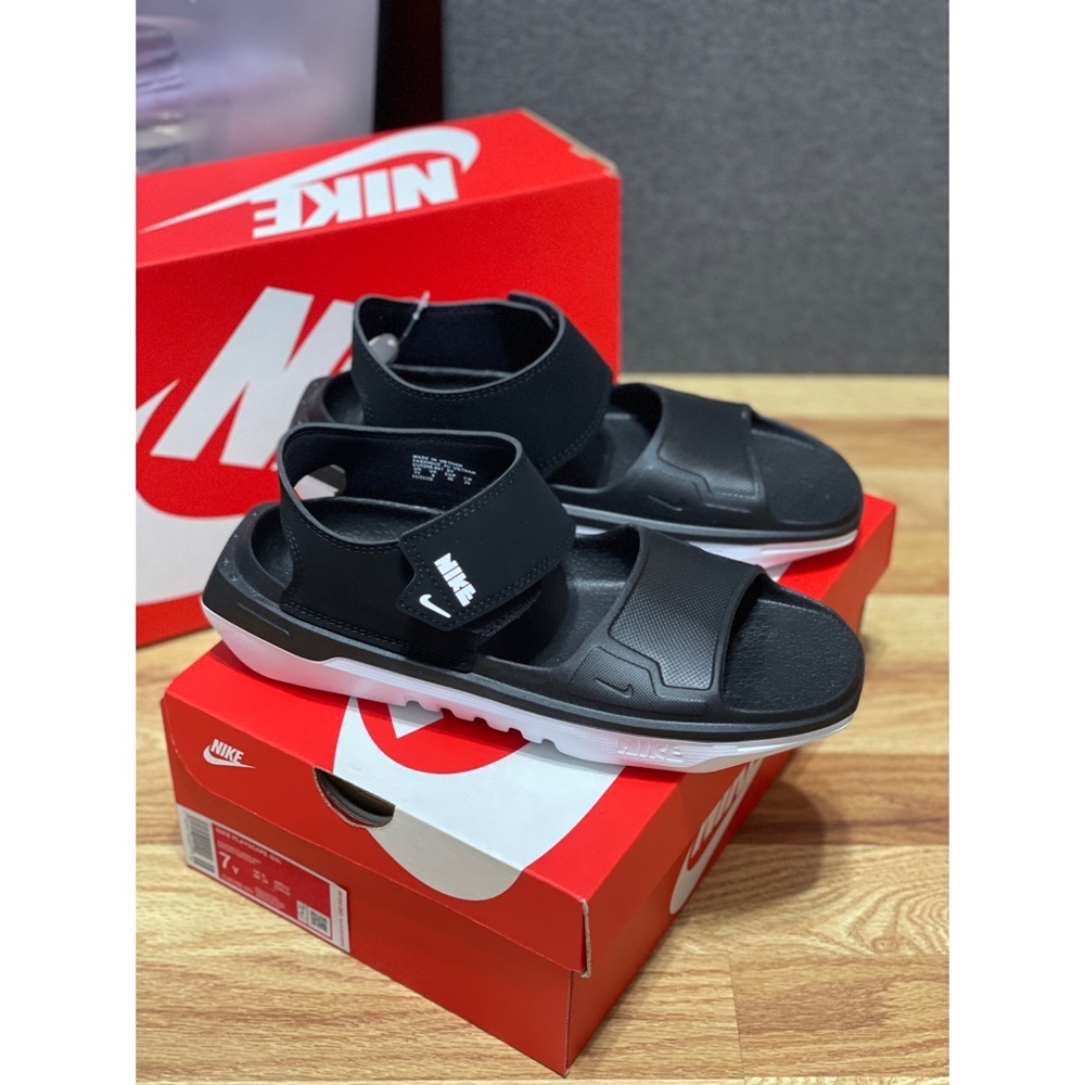 New in Box Nike Sandals 7Y or 8.5 WMNS #1017 #1018